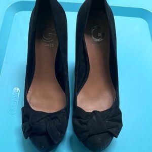 Guess pumps with platform. Size 8